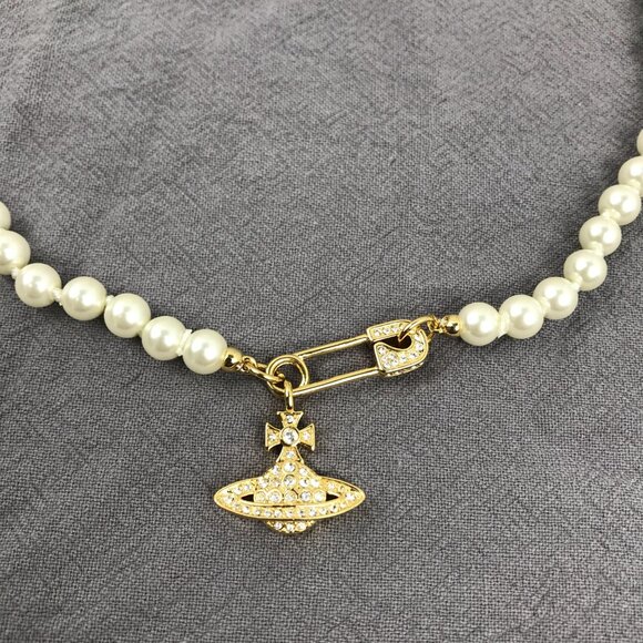 💎Vivienne Westwood Gold Safety Pin Pearl Necklace💎 - Picture 3 of 11